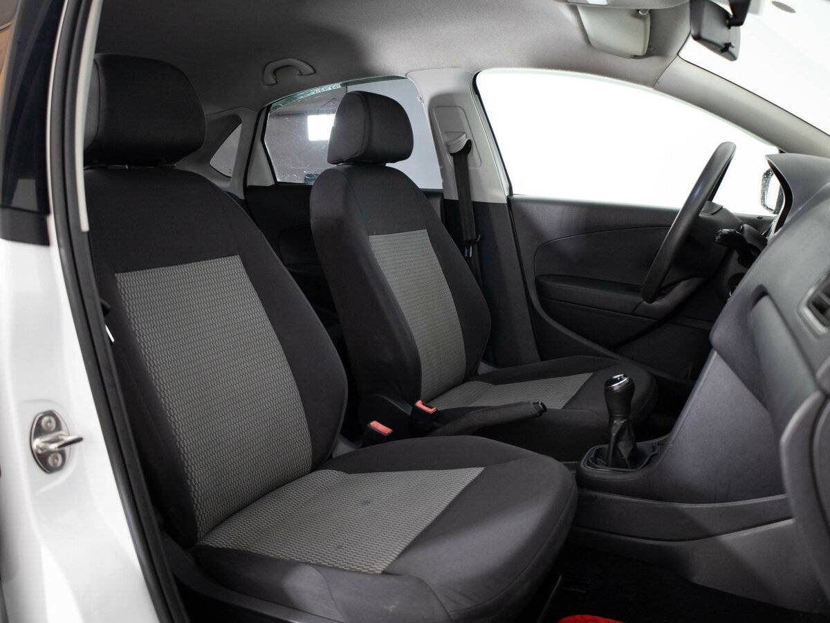 Volkswagen Polo с пробегом — 2014 год. Фото: #10
