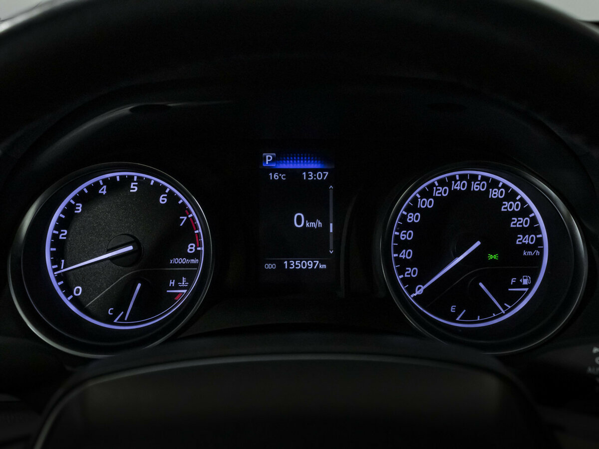 Toyota Camry с пробегом — 2021 год. Фото: #10