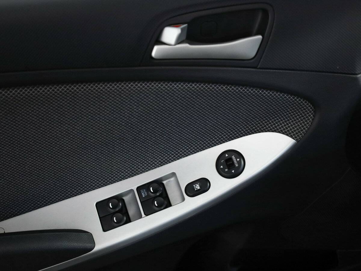 Hyundai Solaris с пробегом — 2013 год. Фото: #20