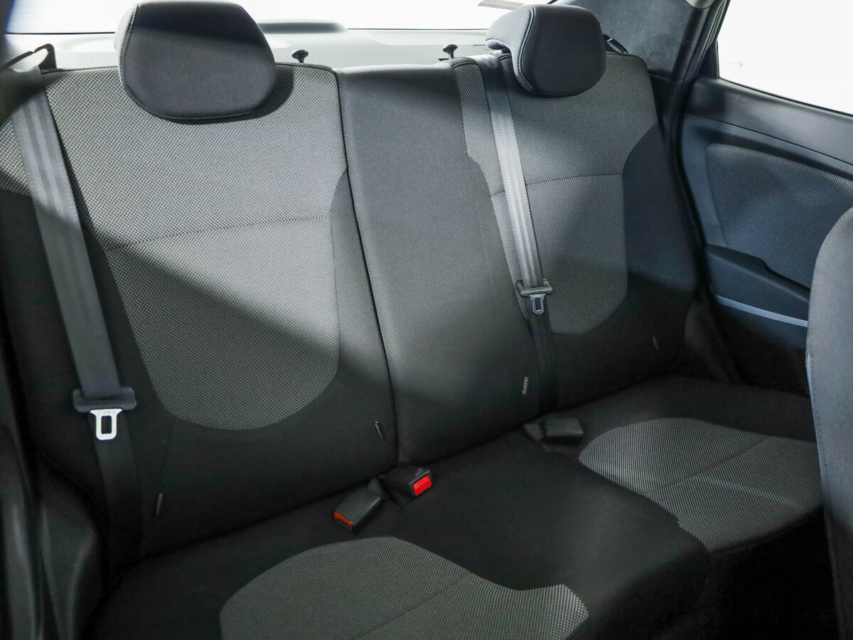 Hyundai Solaris с пробегом — 2013 год. Фото: #24