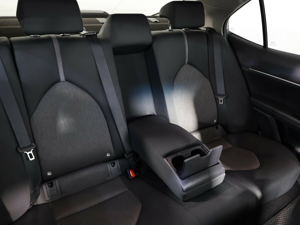 Toyota Camry с пробегом — 2021 год. Фото: #11