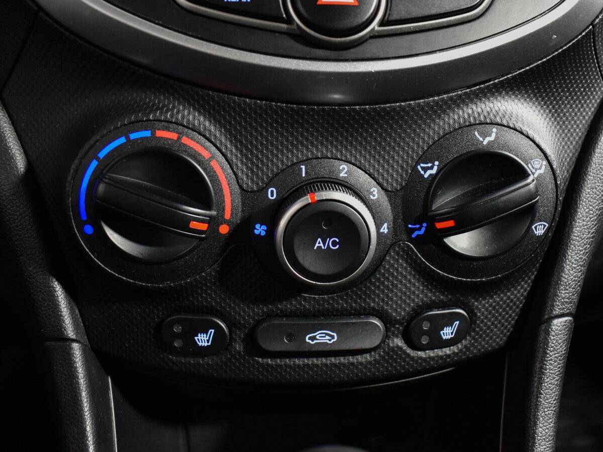 Hyundai Solaris с пробегом — 2015 год. Фото: #15