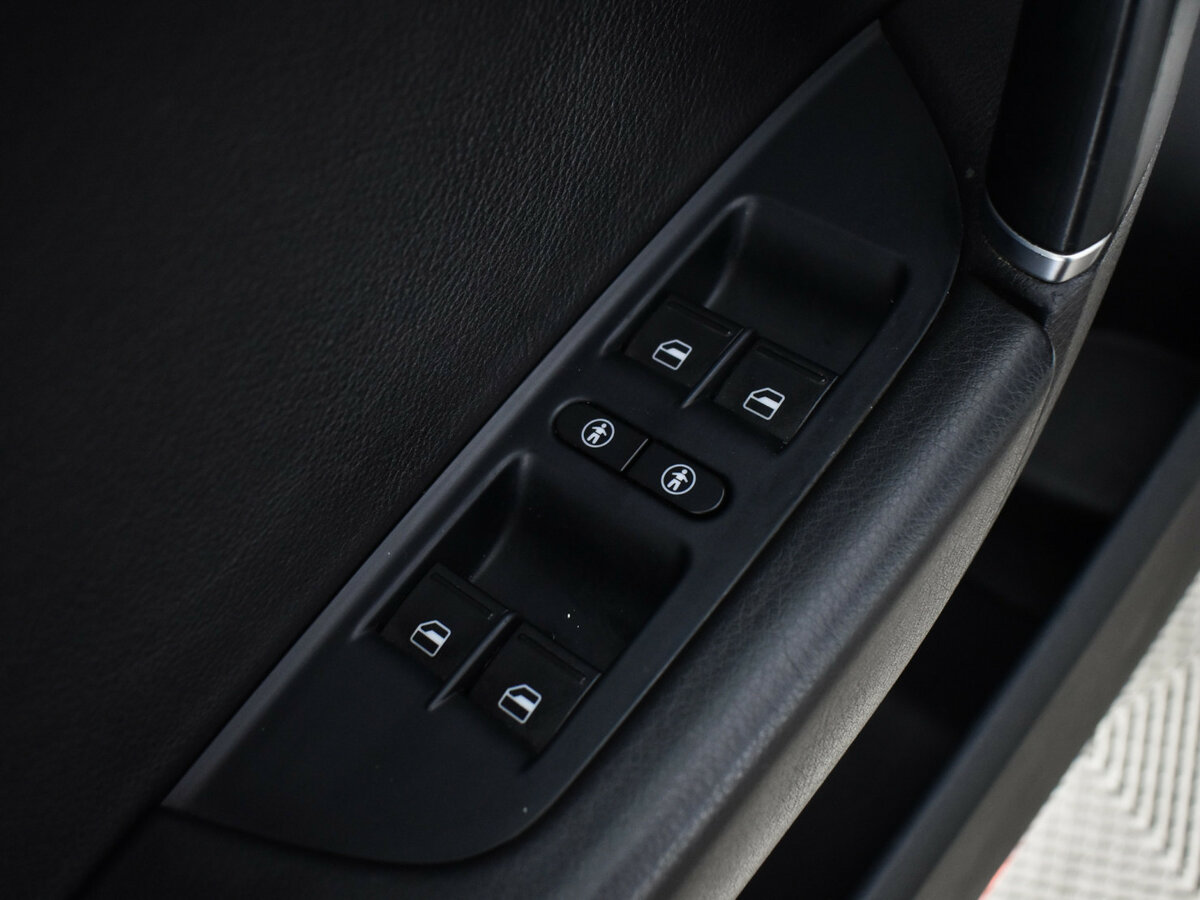 Volkswagen Touareg с пробегом — 2015 год. Фото: #15