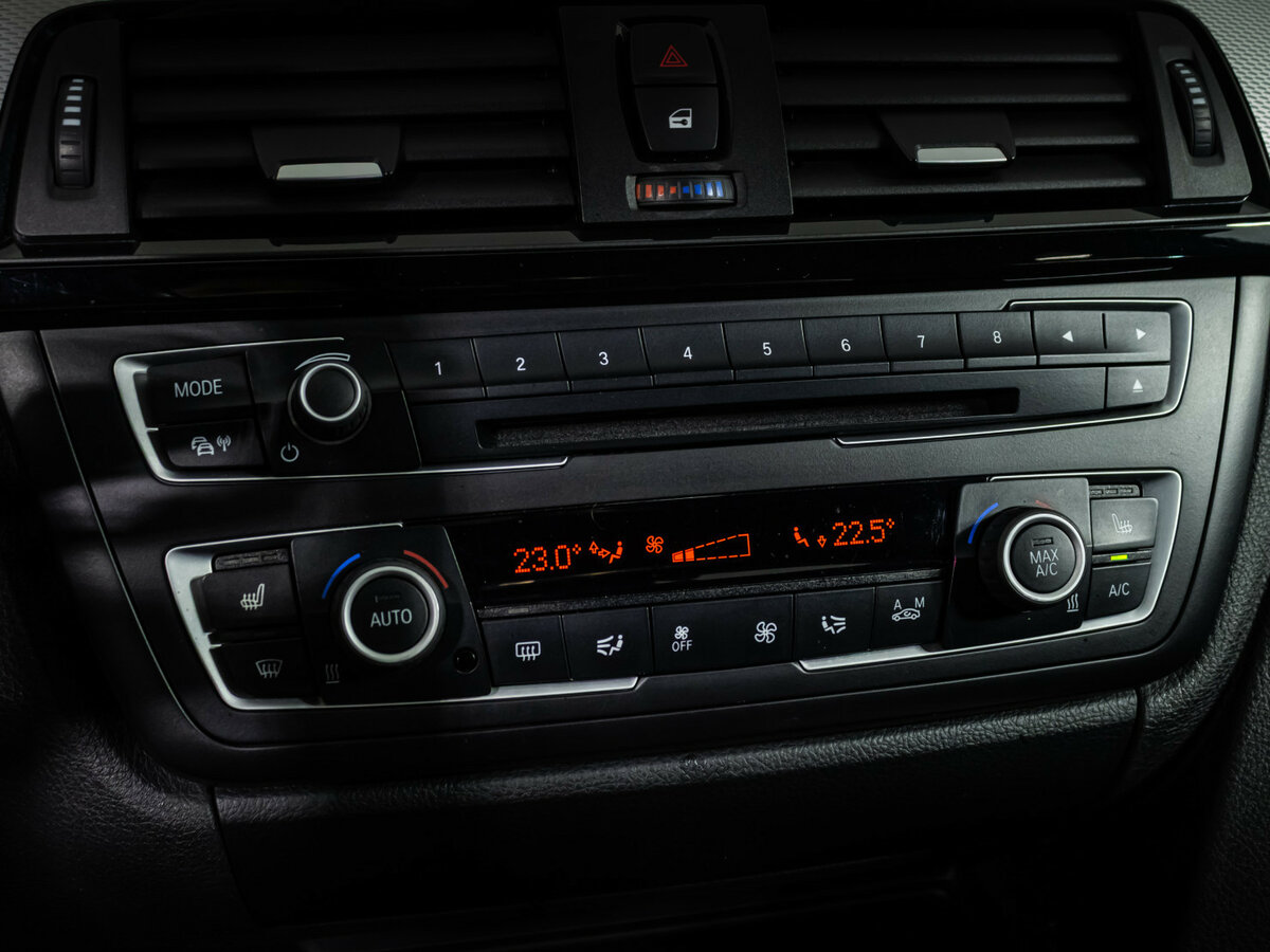 BMW 3 серии с пробегом — 2015 год. Фото: #12