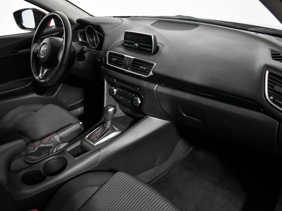 Mazda 3 с пробегом — 2013 год. Фото: #13