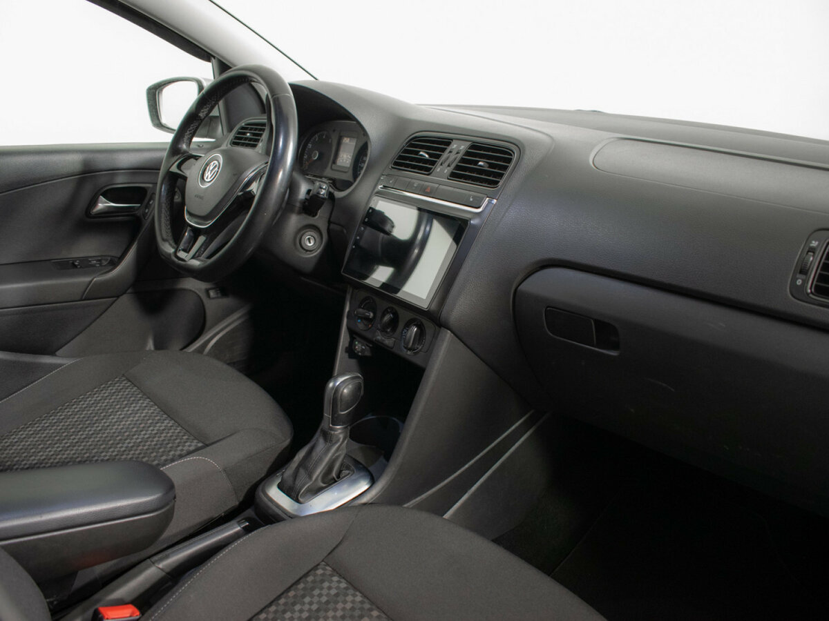 Volkswagen Polo с пробегом — 2016 год. Фото: #8