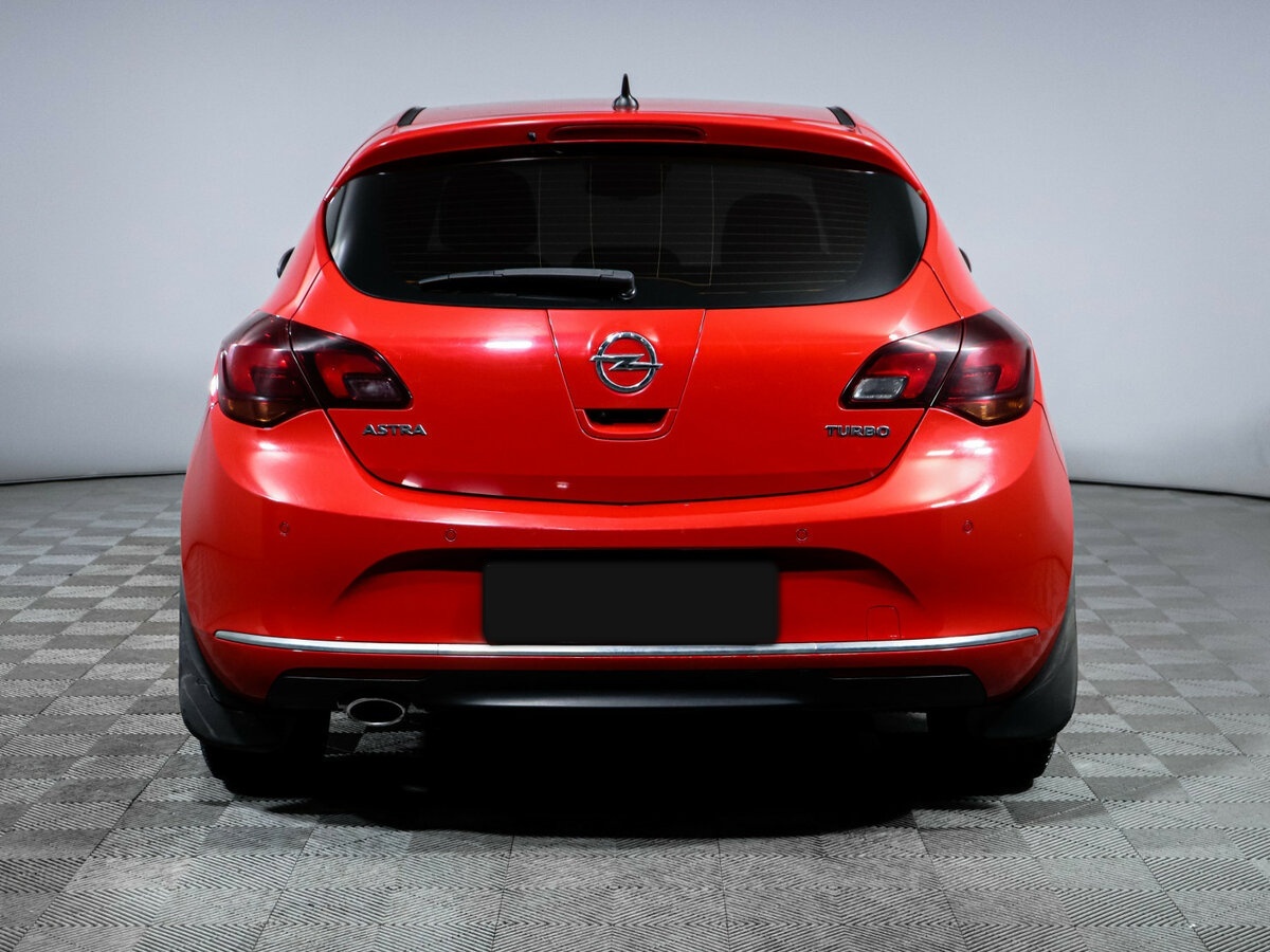 Opel Astra с пробегом — 2013 год. Фото: #4