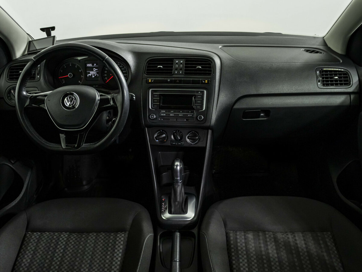 Volkswagen Polo с пробегом — 2016 год. Фото: #10